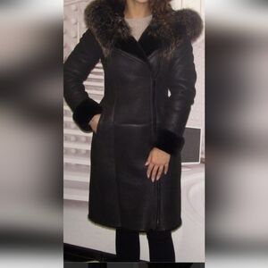 Luxurious Brown Leather Jacket with Fur Collar